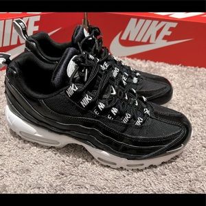 Nike Air Max 95 Overbranded